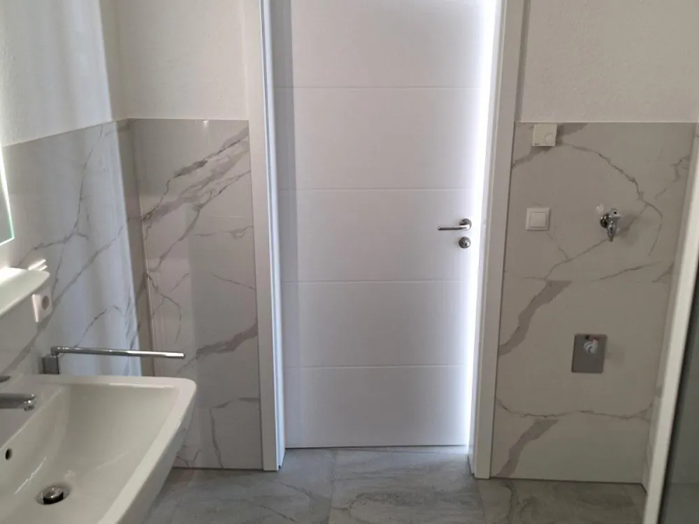 Moderne 2-Zimmer-Neubauwohnung mit Balkon & Einbauküche