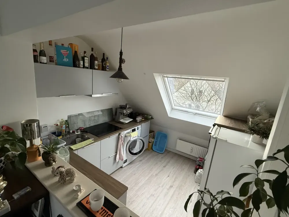 kleine, helle 2-Zimmer Dachgeschosswohnung in Düsseldorf, Eller