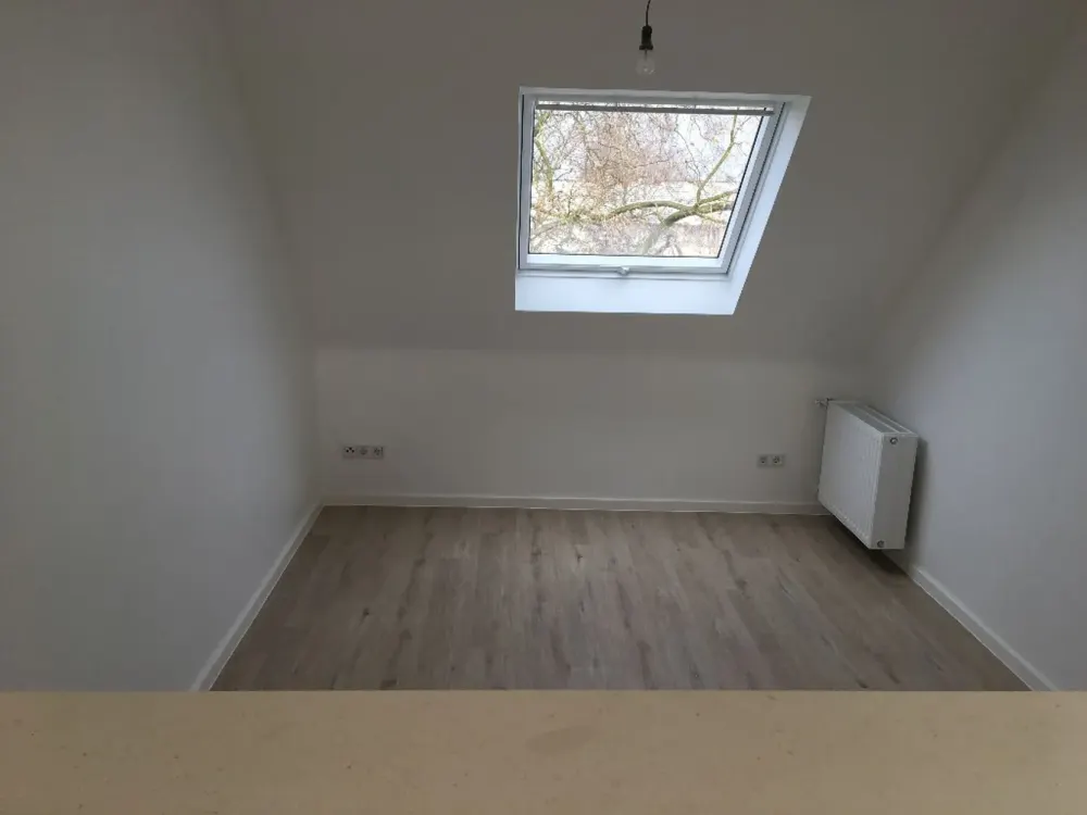 kleine, helle 2-Zimmer Dachgeschosswohnung in Düsseldorf, Eller