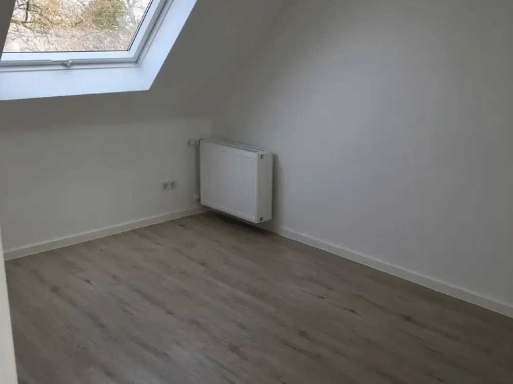 kleine, helle 2-Zimmer Dachgeschosswohnung in Düsseldorf, Eller