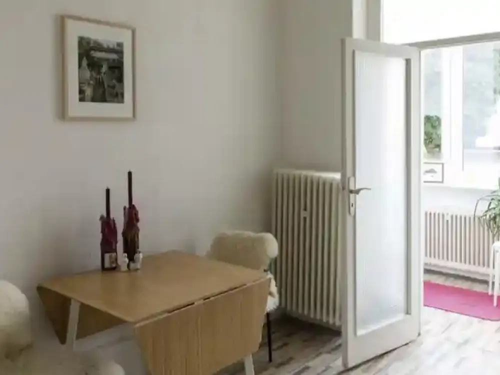 Freundliches 1-Zimmer-Apartment mit Wintergarten im Kreuzviertel