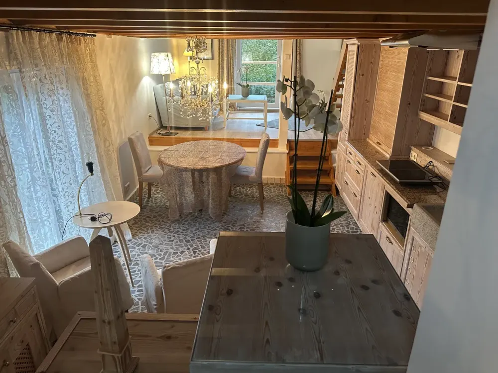 Loft with Luxurious Full Furnishing 1,150 € Cold Rent + Electricity