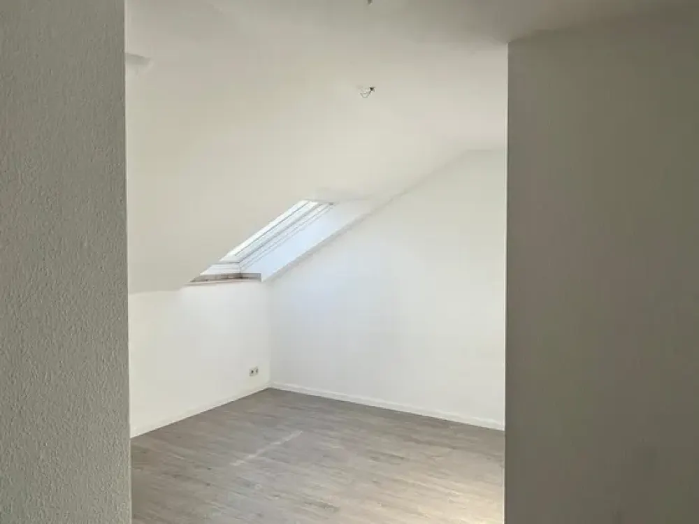 Schöne Dachgeschosswohnung in ruhiger Lage