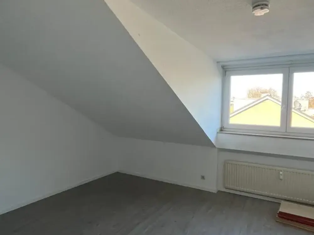Schöne Dachgeschosswohnung in ruhiger Lage