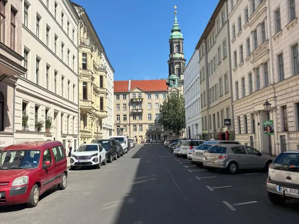 Beste Lage in Berlin: Teilmöblierte Wohnung für 3 Jahre zu vermieten
