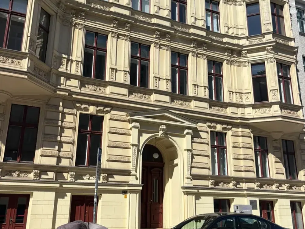 Beste Lage in Berlin: Teilmöblierte Wohnung für 3 Jahre zu vermieten