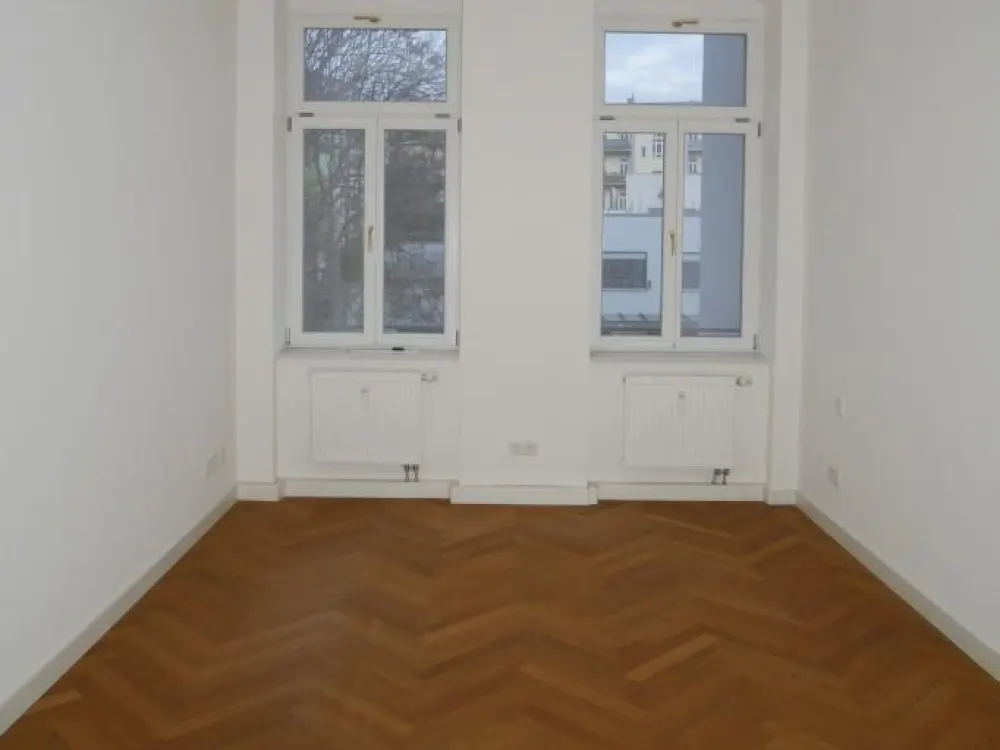 Eindrucksvolle Wohnung mit Balkon, Tageslichtbad mit Wanne!