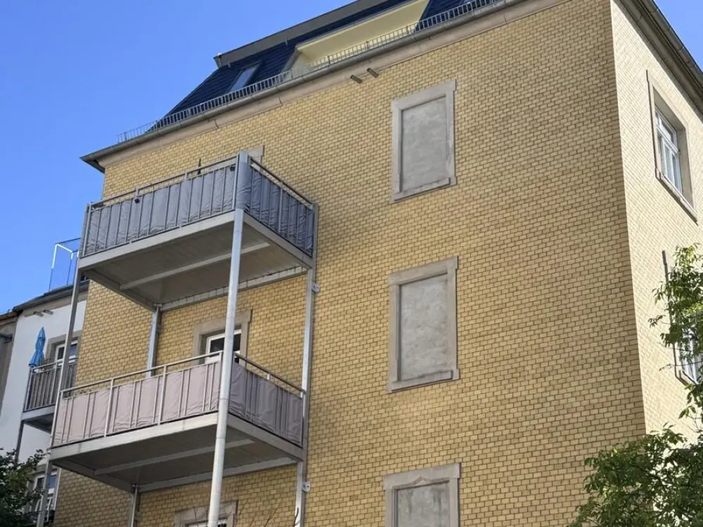 Einen Monat Miete geschenkt! Stilvolle Dachgeschosswohnung mit Balkon. Frei ab sofort!