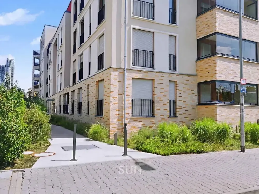 ***EUROPAVIERTEL TOP LAGE*** 3 Zi. Wohnung mit hochwertige EBK, Loggia, Terrasse und Garten