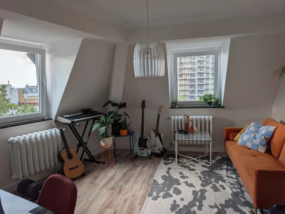 Nachmieter gesucht: 3 Zimmer mit EBK & Blick auf die Agneskirche (leider nicht WG-tauglich)