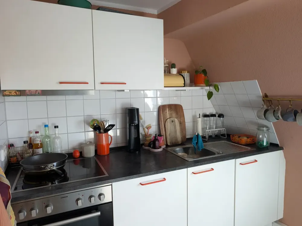 Nachmieter gesucht: 3 Zimmer mit EBK & Blick auf die Agneskirche (leider nicht WG-tauglich)