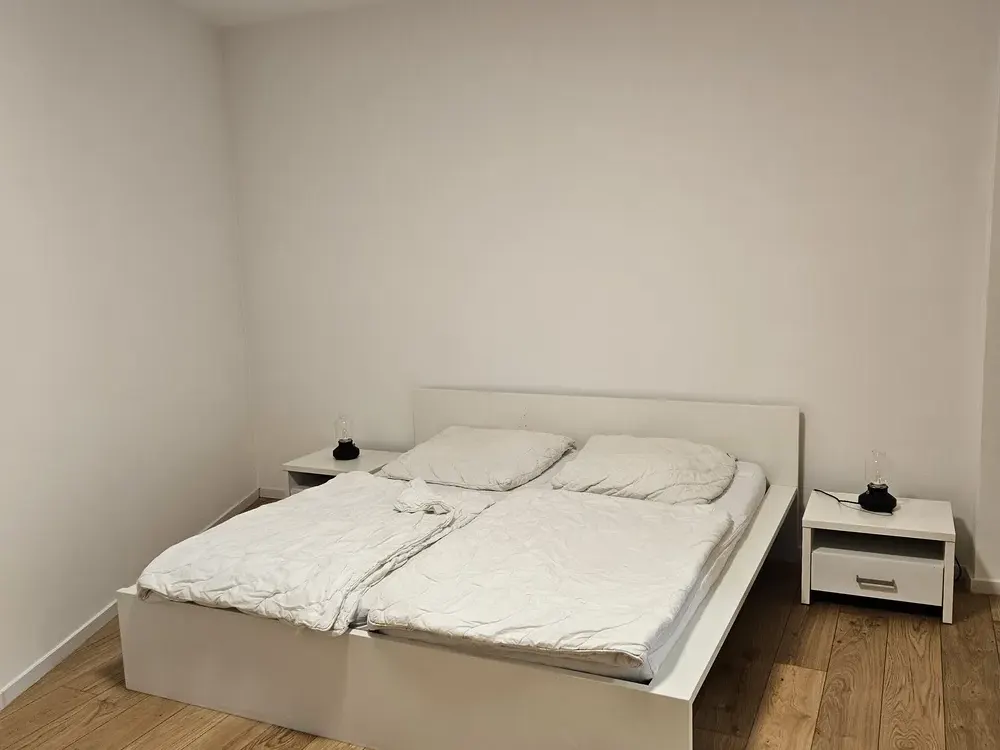 Stilvolle, vollständig möbelierte 2-Zimmer-Wohnung mit Einbauküche in Nürnberg
