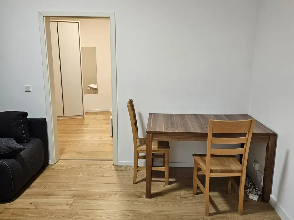 Stilvolle, vollständig möbelierte 2-Zimmer-Wohnung mit Einbauküche in Nürnberg