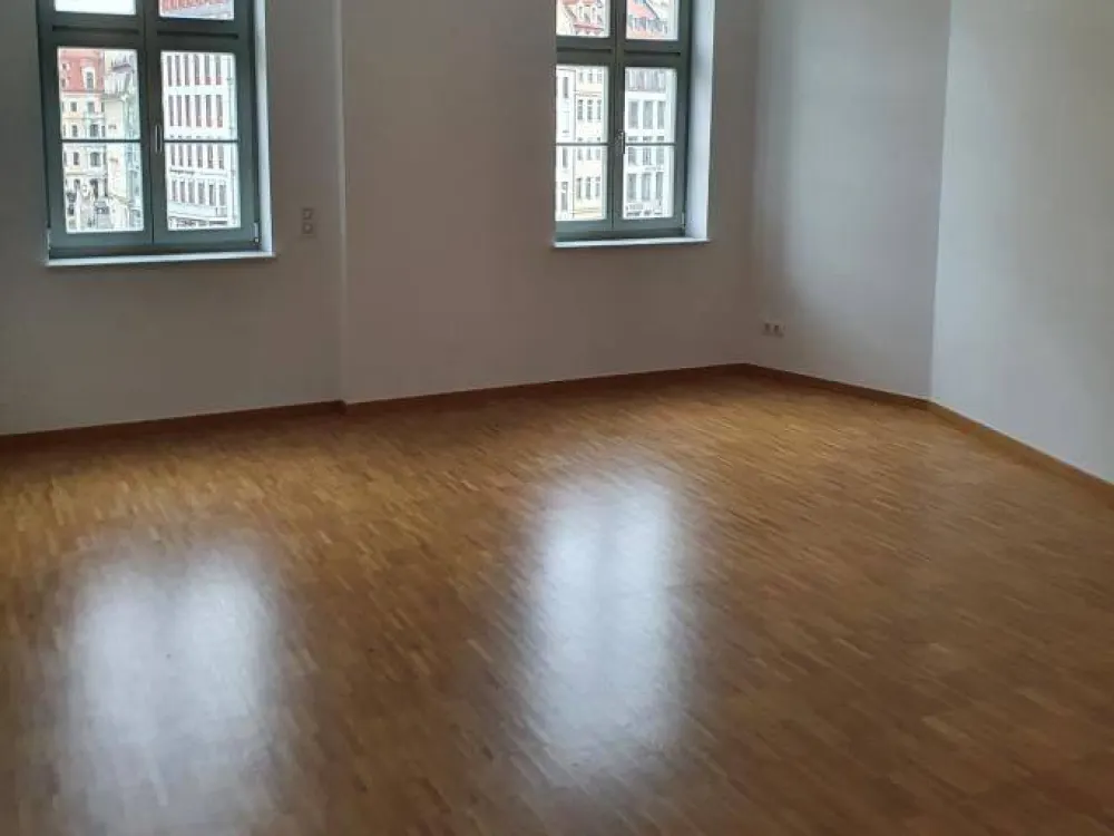 Blick zur Frauenkirche! Verträumte und exklusive Stadtwohnung mit großer Terrasse