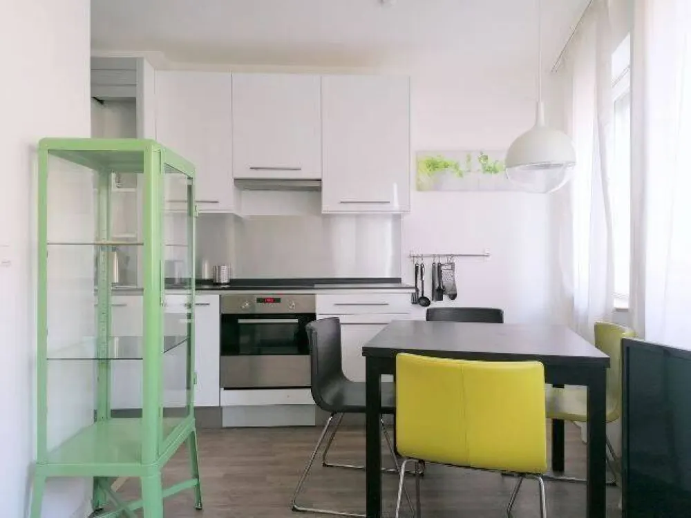Möblierte 3-Zi.-Wohnung mit 2 SZ am Opernhaus