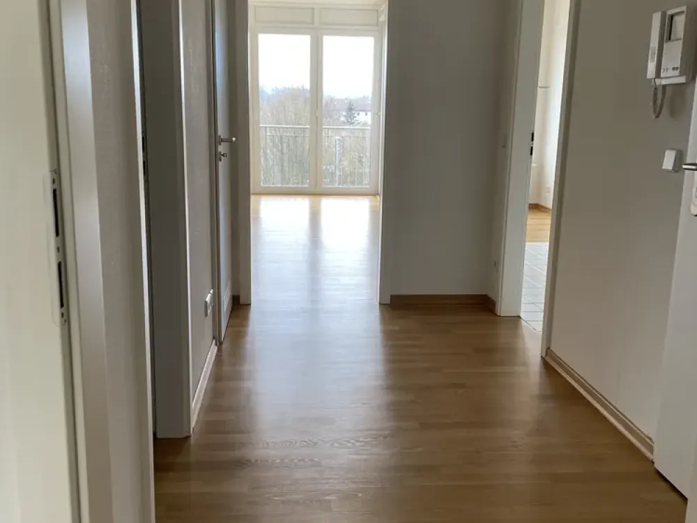 ***teilmöbliertes 2-Zimmer Apartment mit Aufzug, Tiefgaragenplatz und kleinem Balkon***