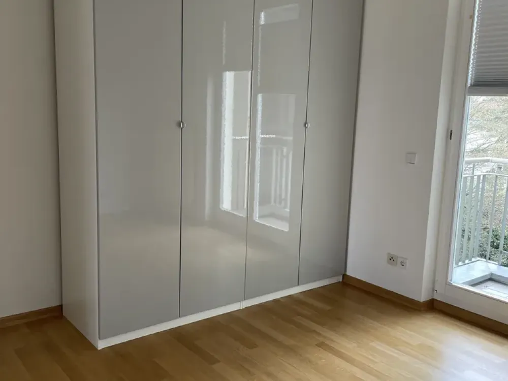 ***teilmöbliertes 2-Zimmer Apartment mit Aufzug, Tiefgaragenplatz und kleinem Balkon***