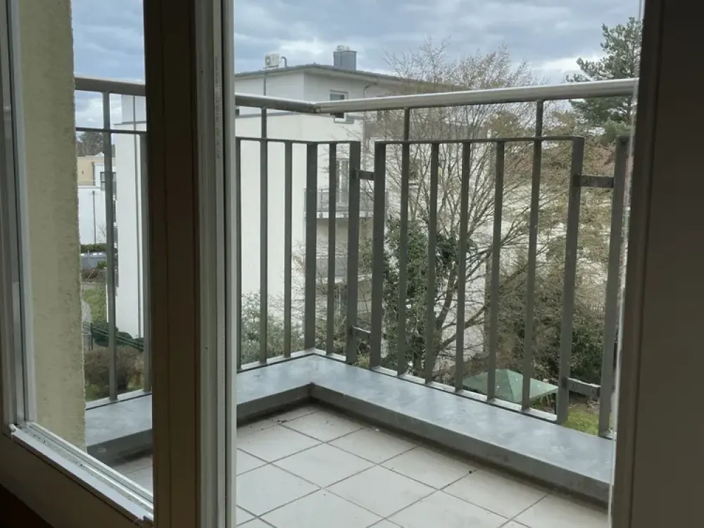 ***teilmöbliertes 2-Zimmer Apartment mit Aufzug, Tiefgaragenplatz und kleinem Balkon***