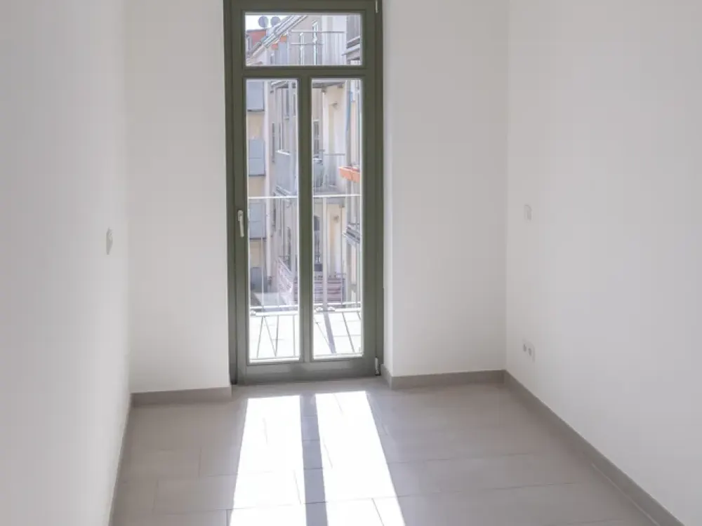 High-quality renovated 3.5-room apartment with underfloor heating and old building charm, WE08