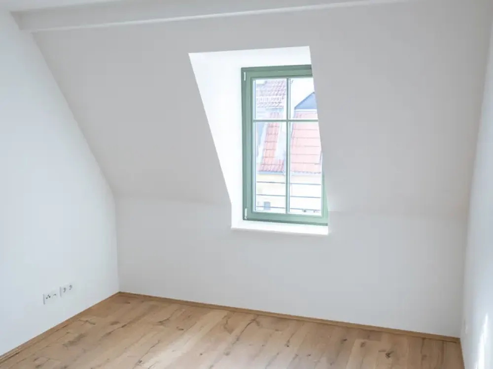 High-quality renovated 3.5-room apartment with underfloor heating and old building charm, WE08