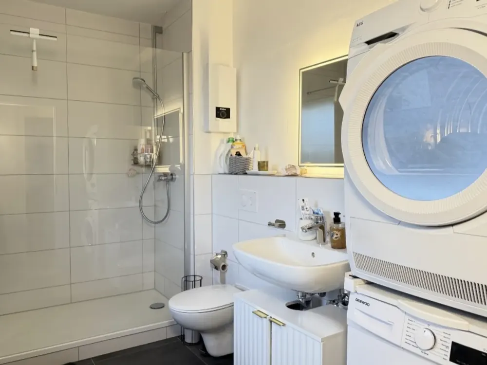 Frisch sanierte und bezugsfreie 2-Zimmer-Wohnung im Zentrum von Bergisch Gladbach