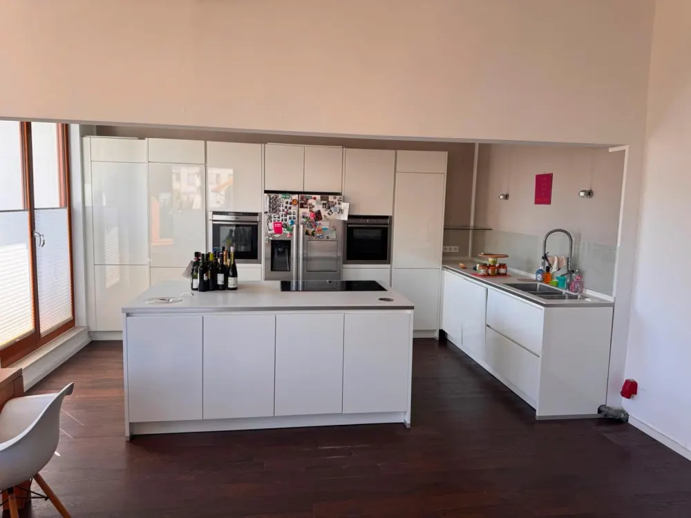 Zwischenmiete bis Ende Nov: 4 Zimmer mit Balkon