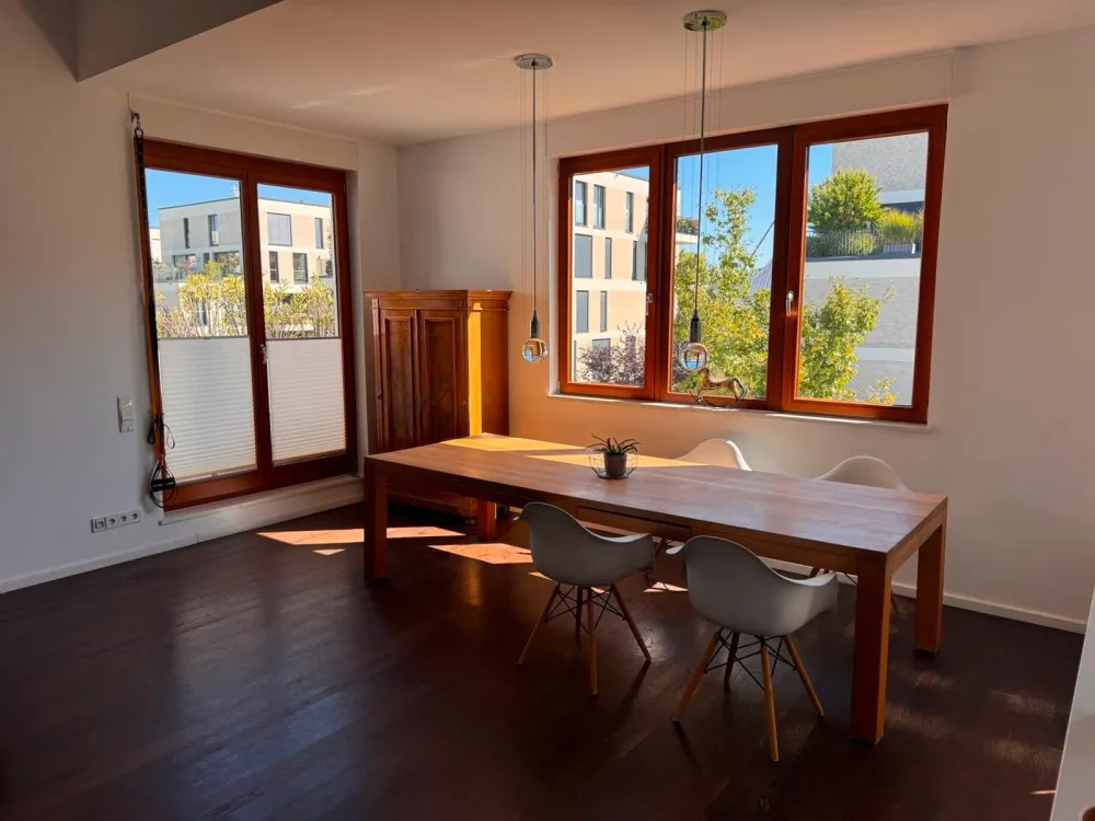 Zwischenmiete bis Ende Nov: 4 Zimmer mit Balkon