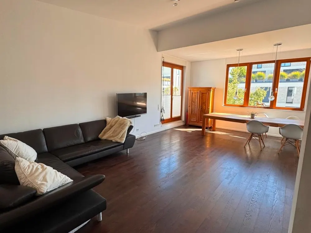 Zwischenmiete bis Ende Nov: 4 Zimmer mit Balkon