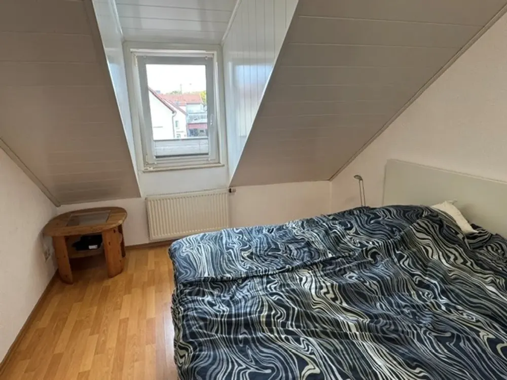 2 Zimmer Dachgeschosswohnung mit Balkon und Stellplatz in Rheinzabern