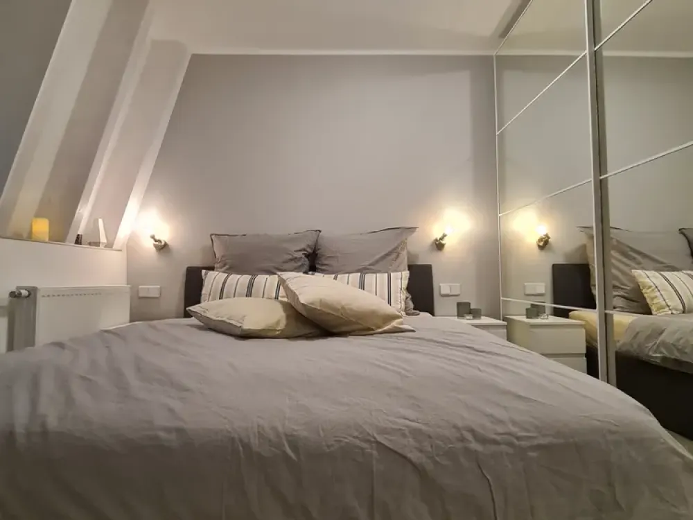 Single East-Side Top Floor Apartment - voll möbliert - ruhig & all inclusive ab sofort