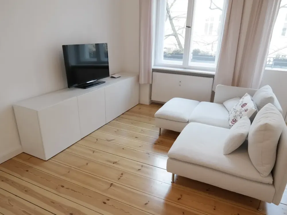 Möblierte 1 Zimmer Wohnung mit Balkon am Kurfürstendamm - frei ab 01. November 2026