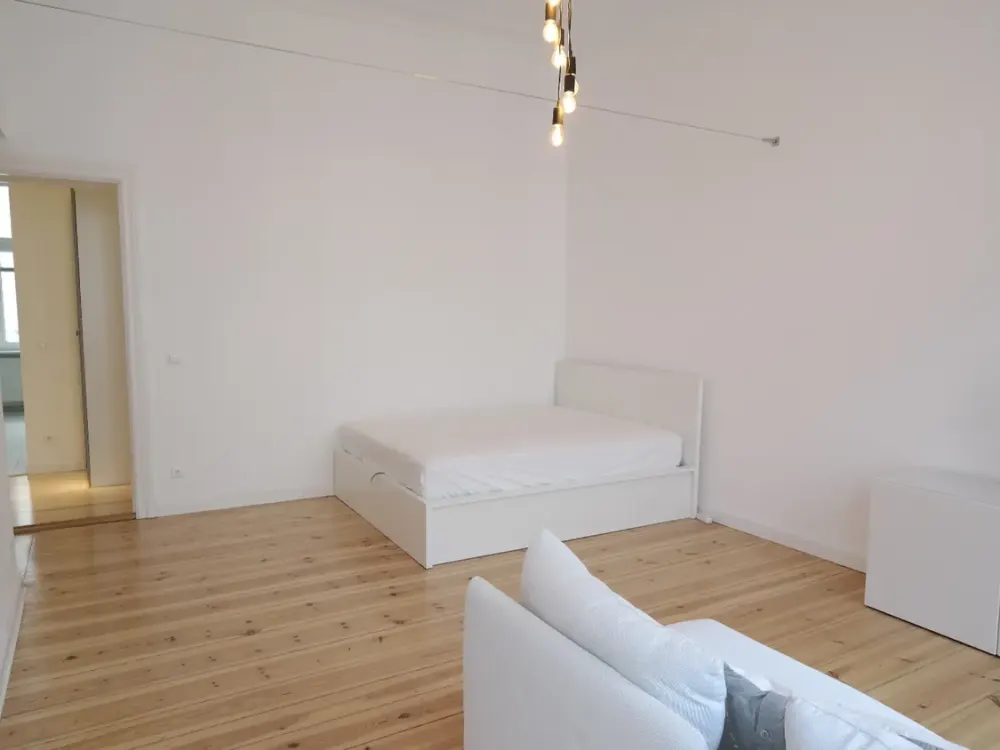 Möblierte 1 Zimmer Wohnung mit Balkon am Kurfürstendamm - frei ab 01. November 2026