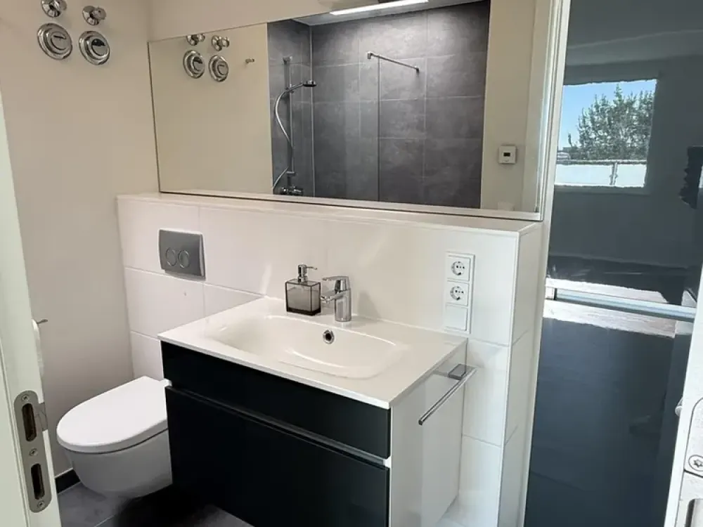 Penthouse am Riedberg mit großer Dachterrasse & Skylineblick - Klimaanlage, EBK & 2 TG-Plätze