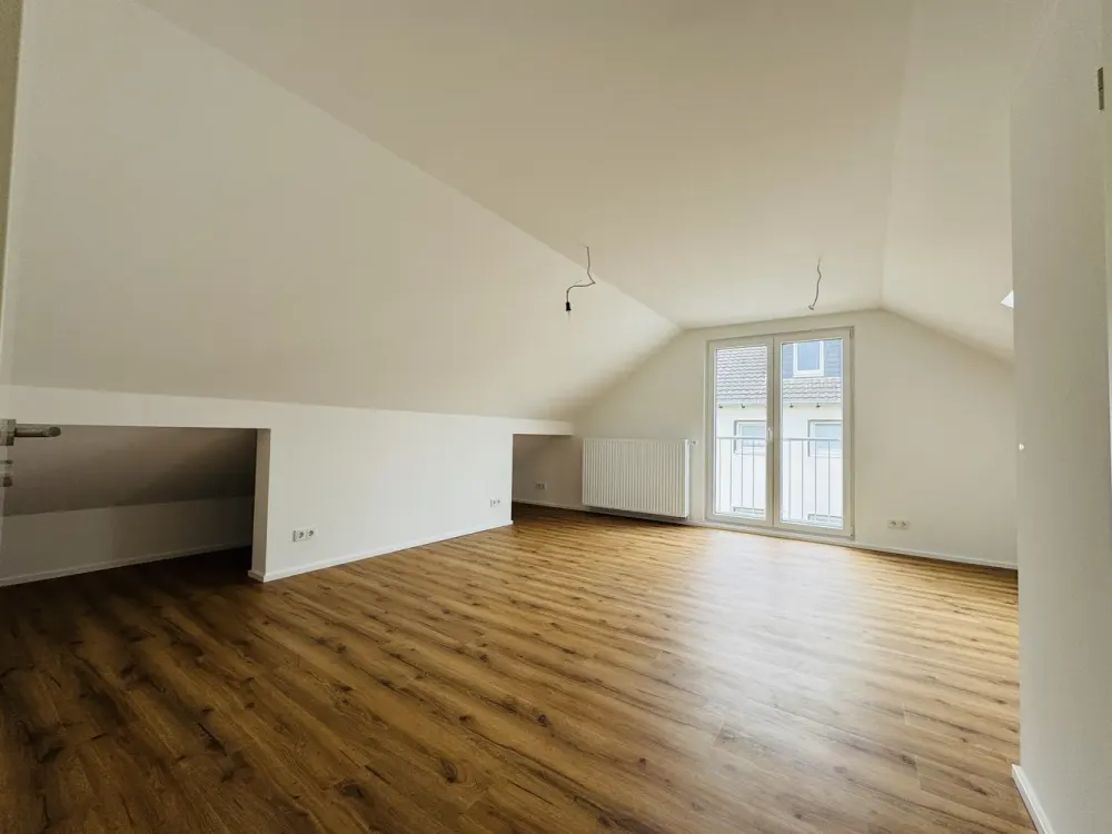 Erstbezug nach hochwertiger Sanierung, Moderne 2-Zimmer-Dachgeschosswohnung
