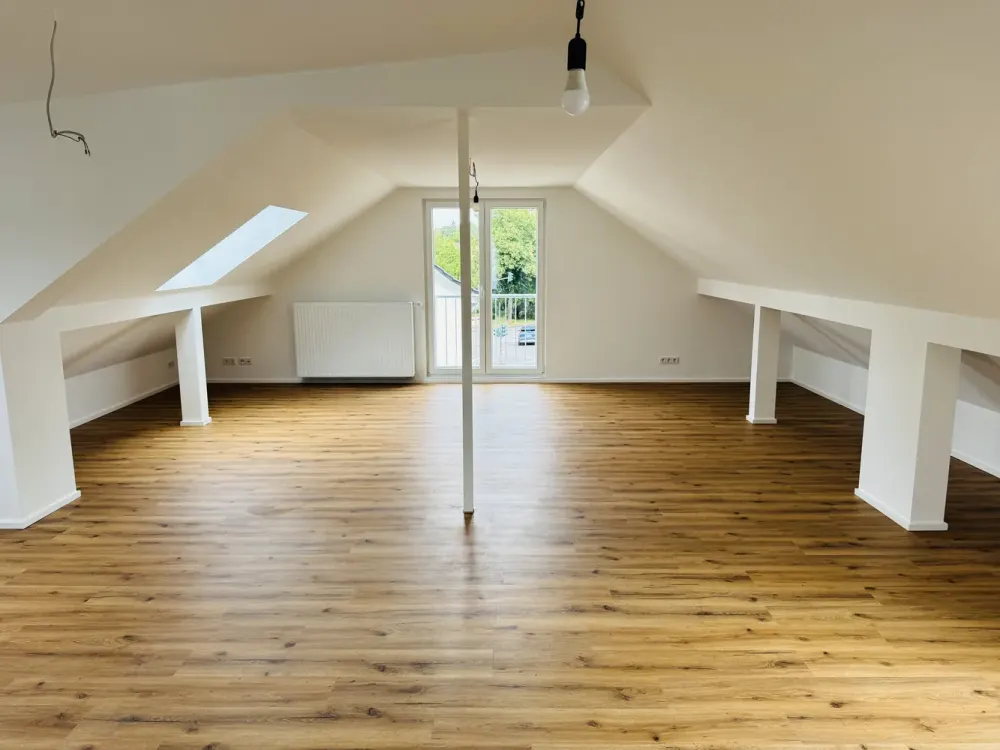 Erstbezug nach hochwertiger Sanierung, Moderne 2-Zimmer-Dachgeschosswohnung