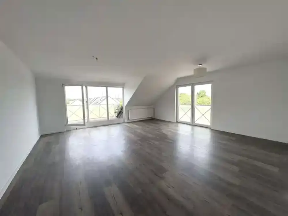 Frisch gestrichene 2-Zimmer Wohnung mit schönem Balkon