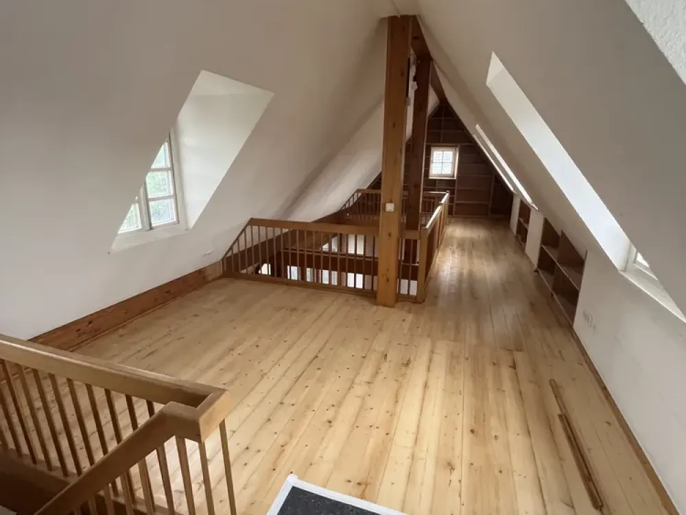 Wohnen mit Geschichte, außergewöhnliche Maisonettewohnung im historischen Frohnhof Worringen