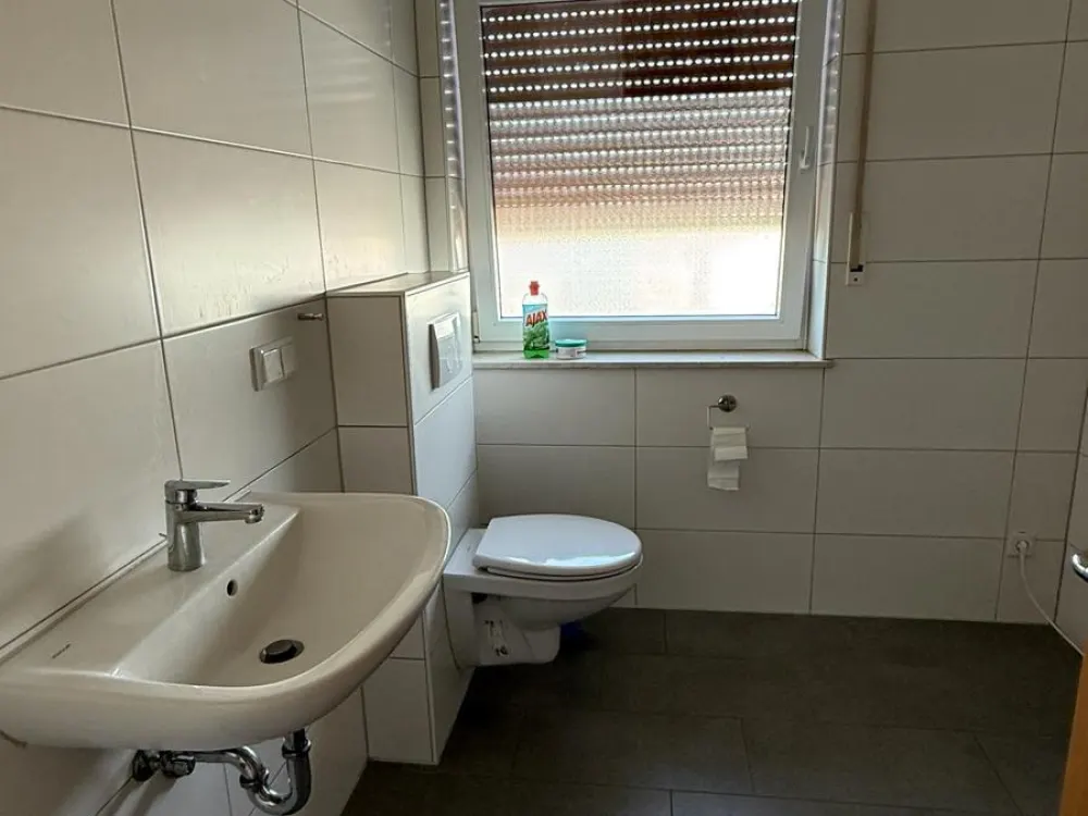 3-Room Apartment with Balcony and Fitted Kitchen, Available Immediately!