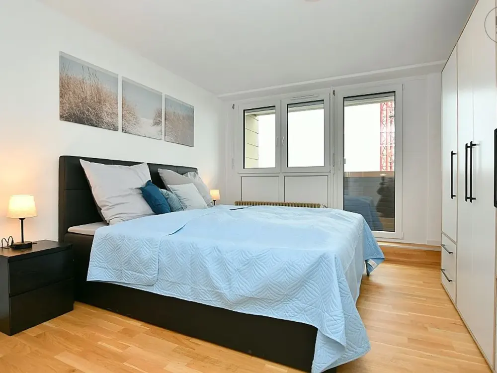 Erstbezug: Modern möblierte Wohnung mit Dachterrasse und TG in Böblingen