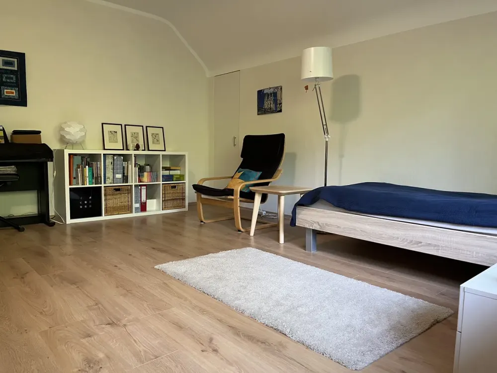 Helle 1-Zimmer-Einliegerwohnung mit Balkon & EBK in ruhiger Bestlage (KS-Wilhelmshöhe)