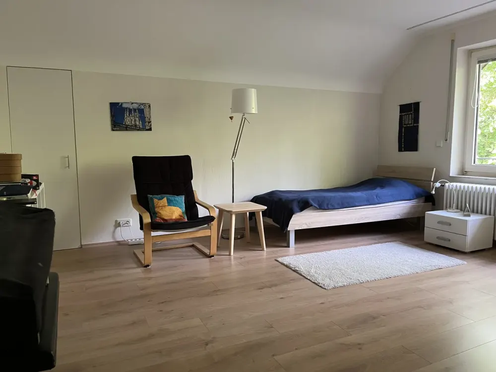 Helle 1-Zimmer-Einliegerwohnung mit Balkon & EBK in ruhiger Bestlage (KS-Wilhelmshöhe)