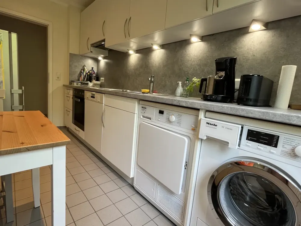 Helle 1-Zimmer-Einliegerwohnung mit Balkon & EBK in ruhiger Bestlage (KS-Wilhelmshöhe)