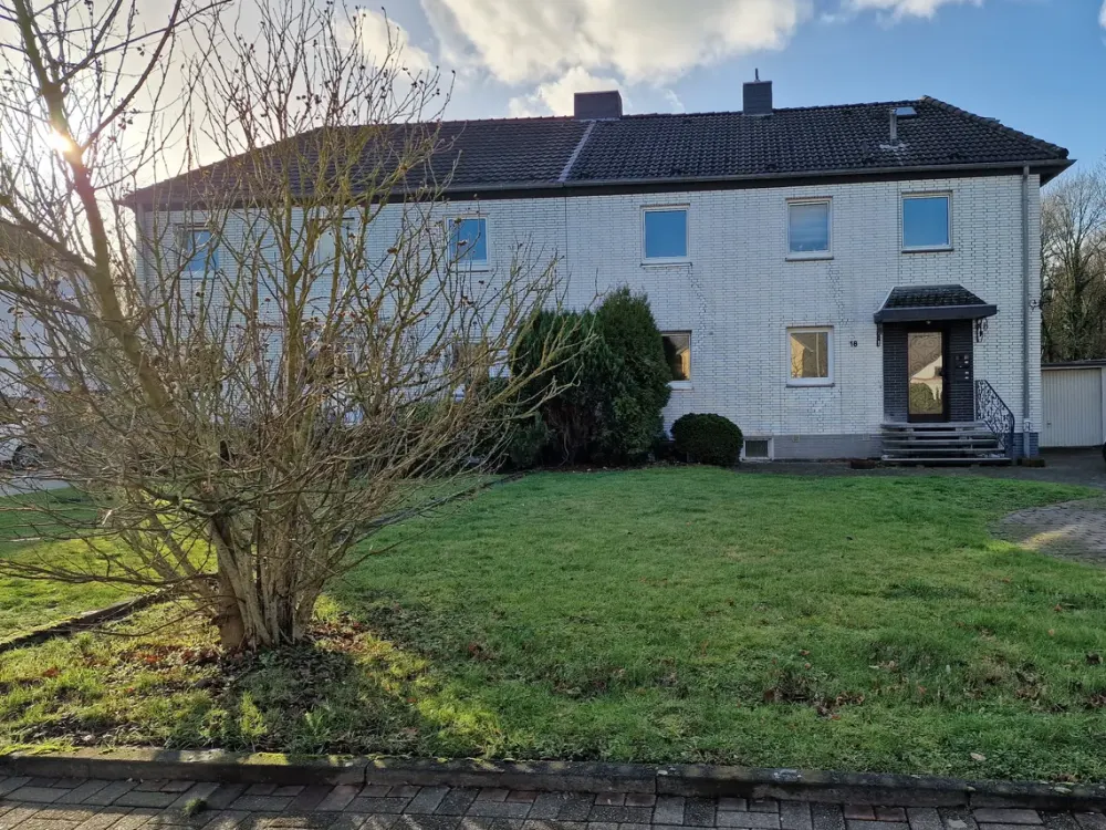 Großzügige 4-Zimmer-Wohnung mit Terrasse und zusätzlichem Dachgeschoss in Duisburg-Wedau