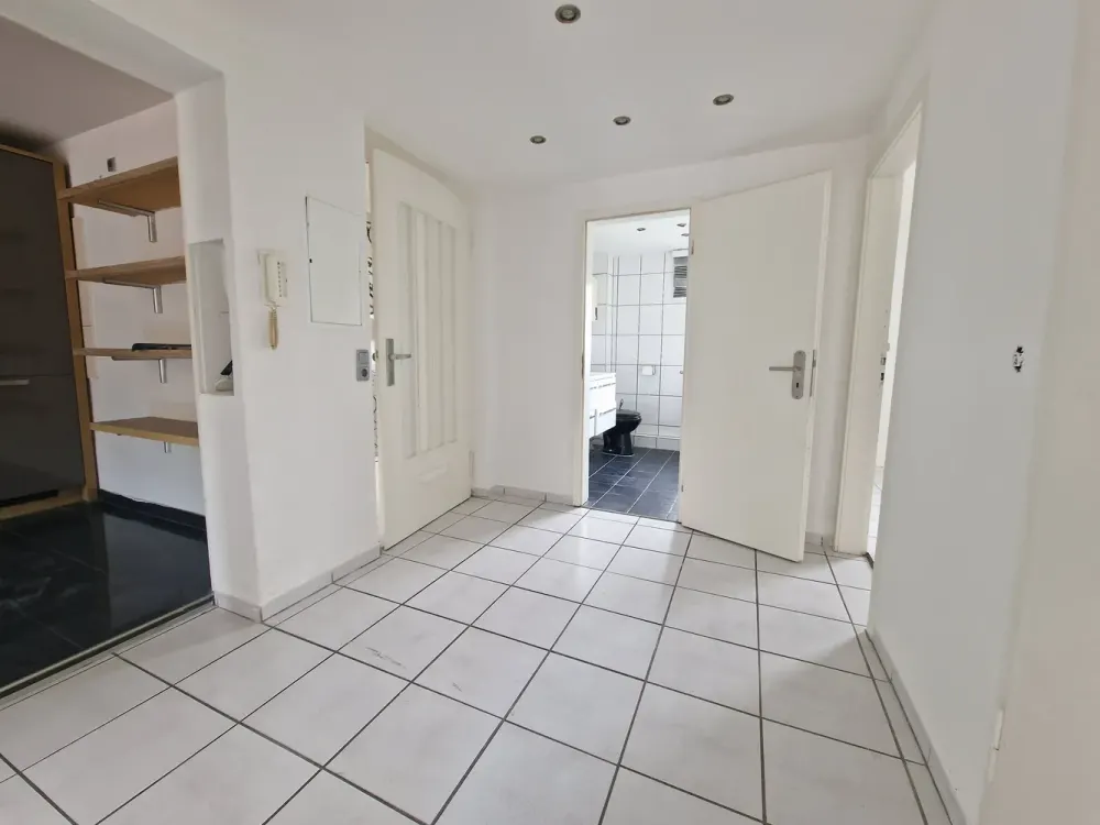 Großzügige 4-Zimmer-Wohnung mit Terrasse und zusätzlichem Dachgeschoss in Duisburg-Wedau