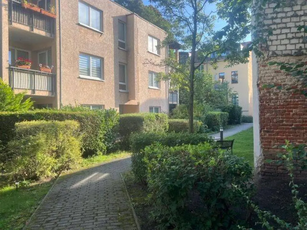 Neubau- wunderschöne, hochwertig sanierte und renovierte Dachgeschosswohnung in Berlin, zentral und dennoch ruhig gelegen