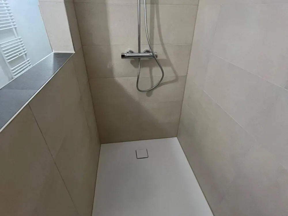 Neubau- wunderschöne, hochwertig sanierte und renovierte Dachgeschosswohnung in Berlin, zentral und dennoch ruhig gelegen