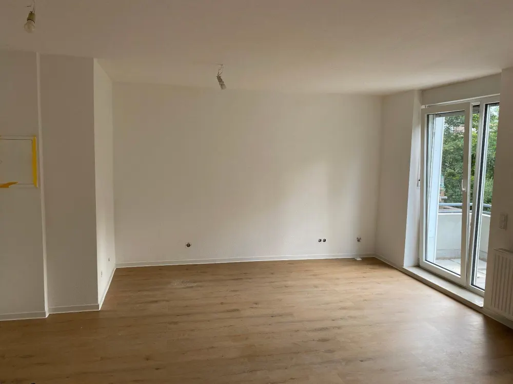 Renovated 1-Room Apartment / 1-Room Kitchen Bathroom Apartment with Fitted Kitchen for Rent