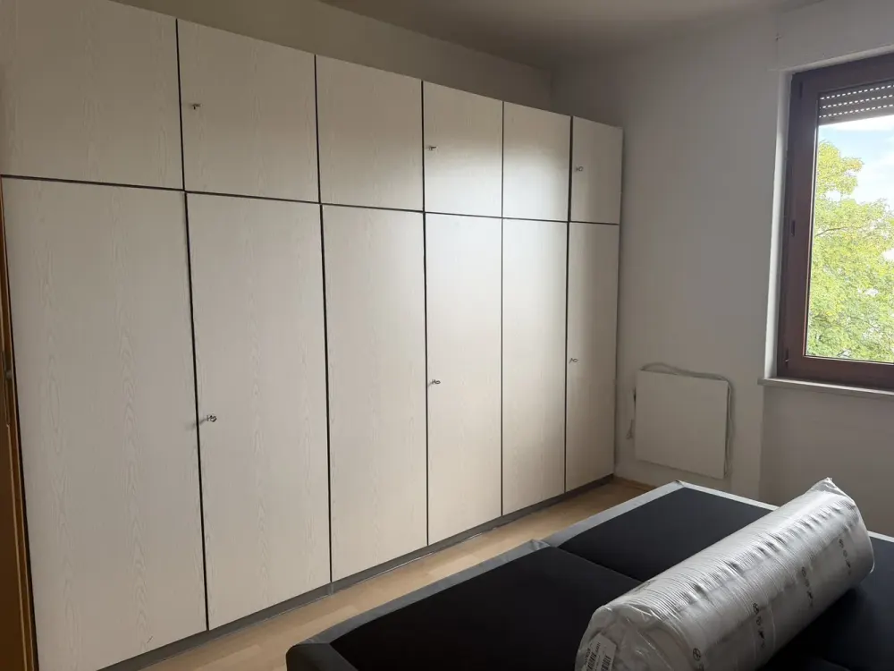 Möblierte 2 Zimmerwohnung mit Einbauküche ab sofort zu vermieten