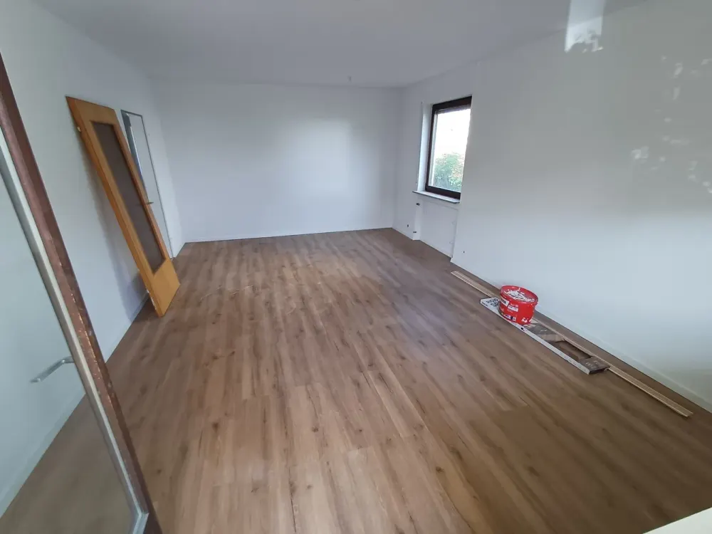Erstbezug n. Sanierung: Superwohnung m. tollem Balkon,Kellerraum,Bad,Toplage,Gartenanteil,alles neu.