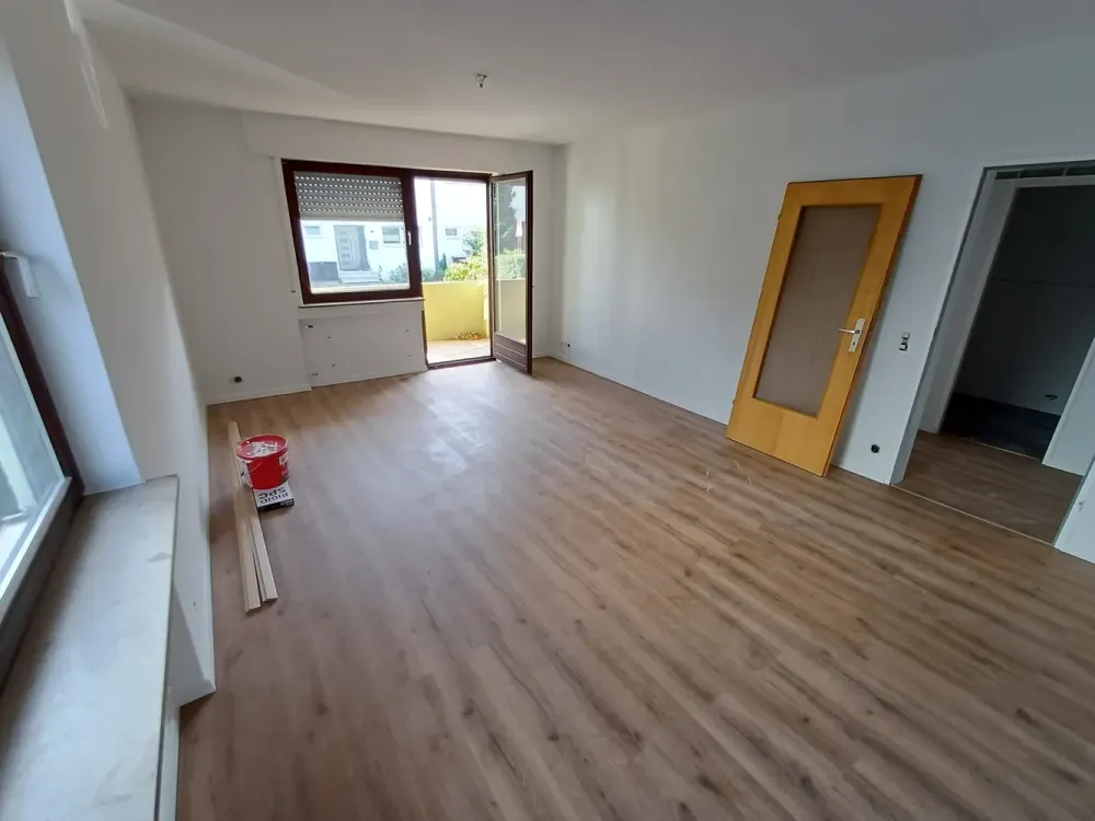 Erstbezug n. Sanierung: Superwohnung m. tollem Balkon,Kellerraum,Bad,Toplage,Gartenanteil,alles neu.